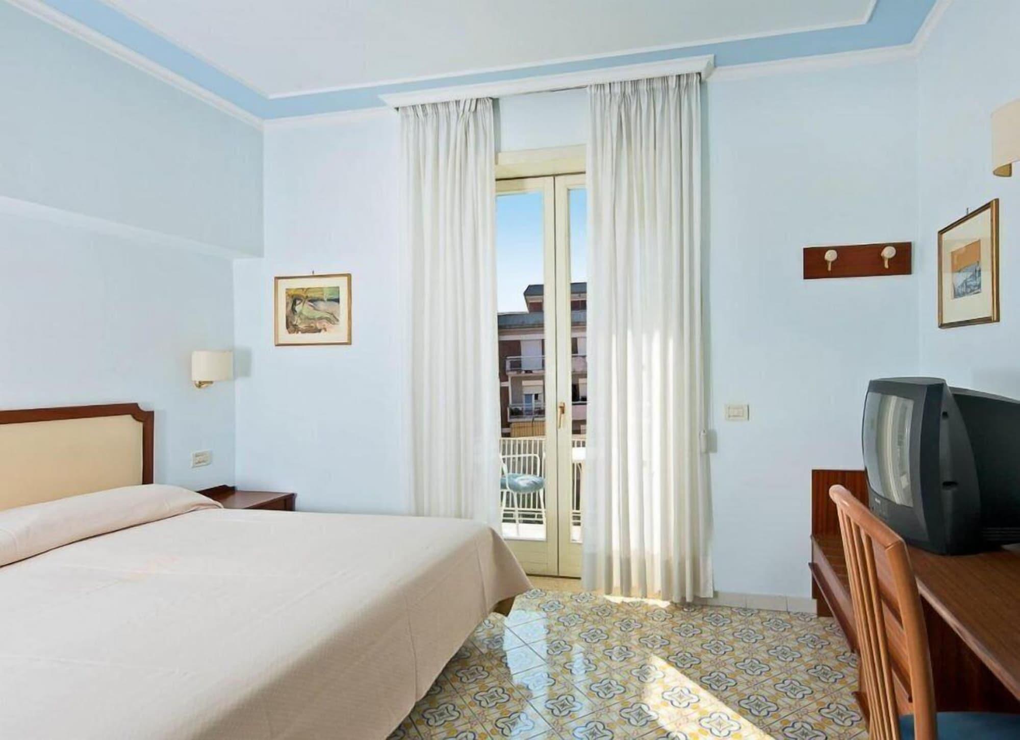 Hotel Tirrenia Sorrento Eksteriør billede