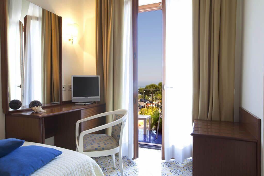 Hotel Tirrenia Sorrento Eksteriør billede