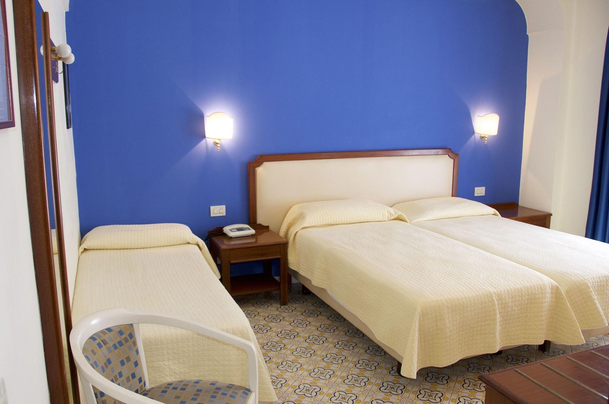 Hotel Tirrenia Sorrento Eksteriør billede