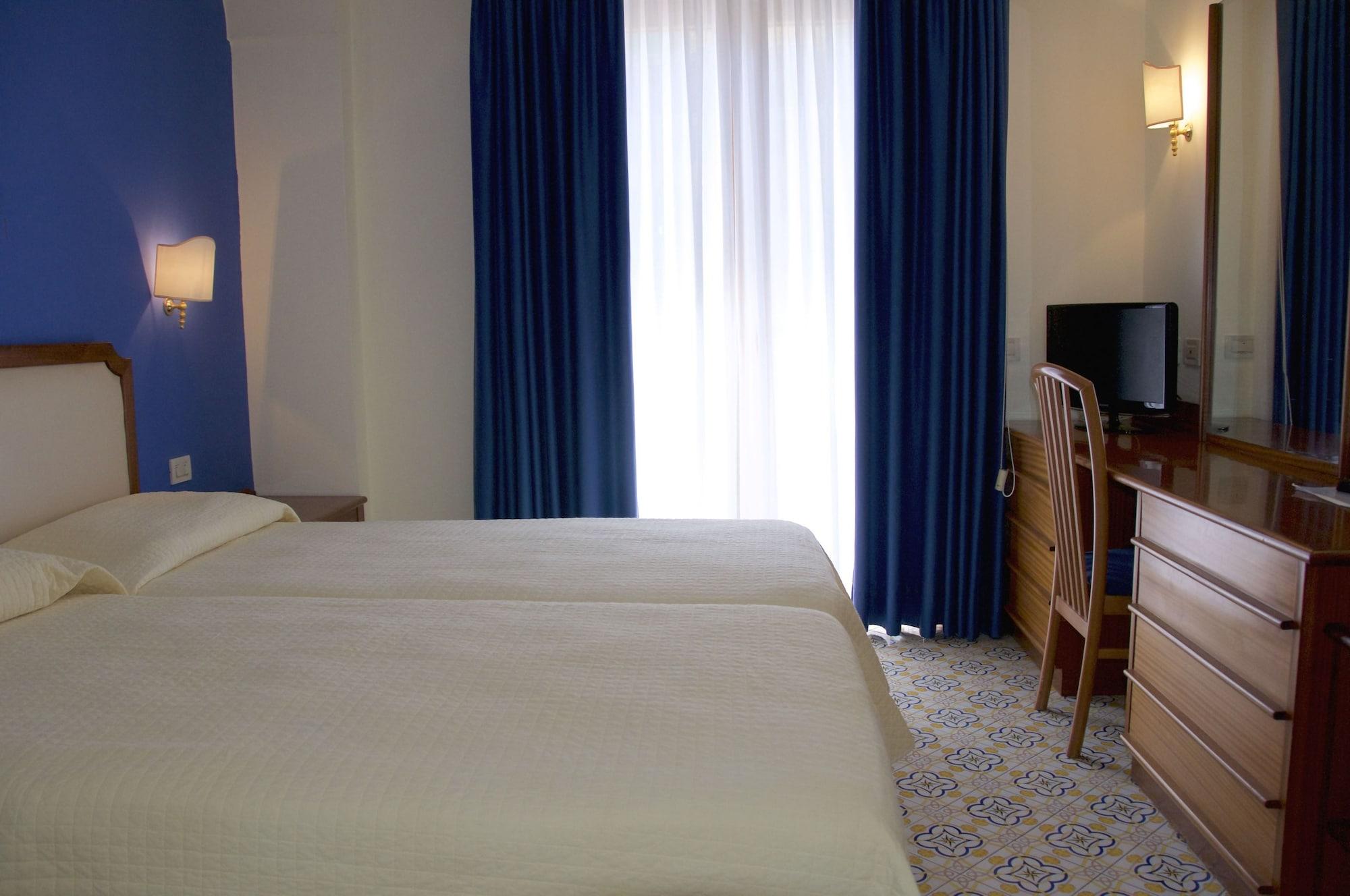 Hotel Tirrenia Sorrento Eksteriør billede