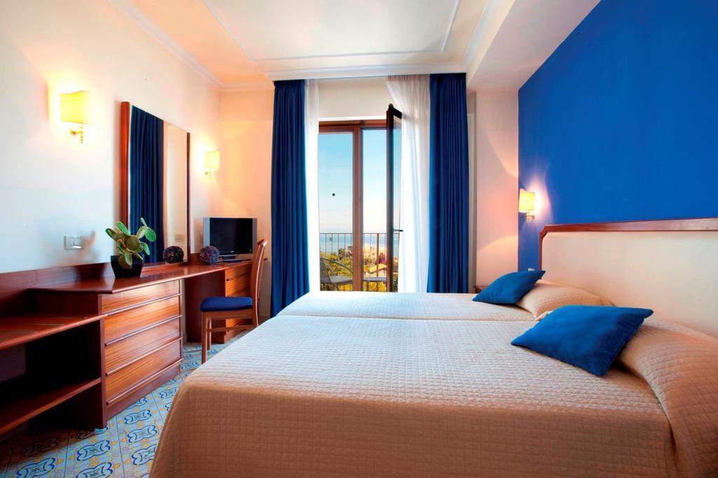 Hotel Tirrenia Sorrento Eksteriør billede