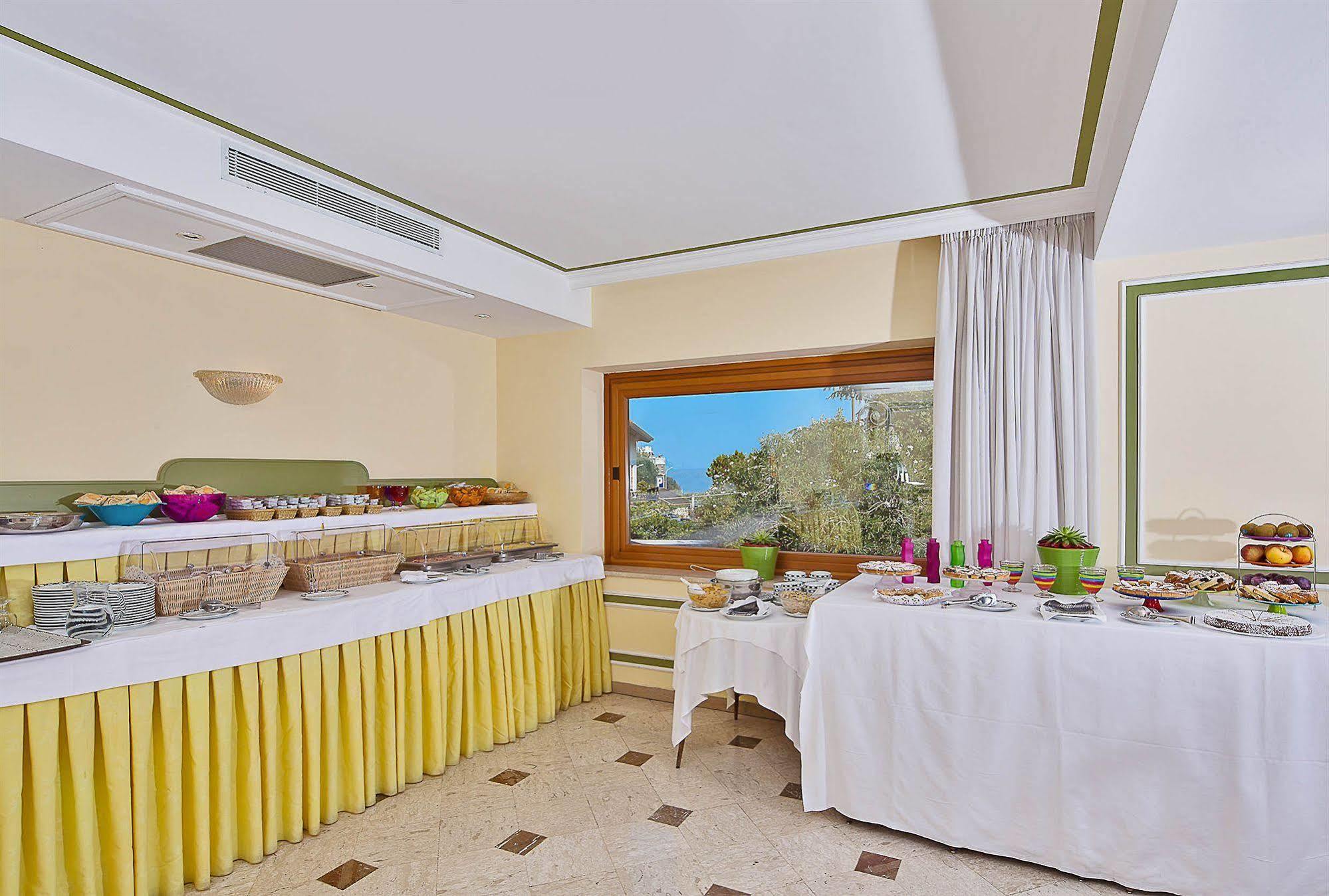 Hotel Tirrenia Sorrento Eksteriør billede