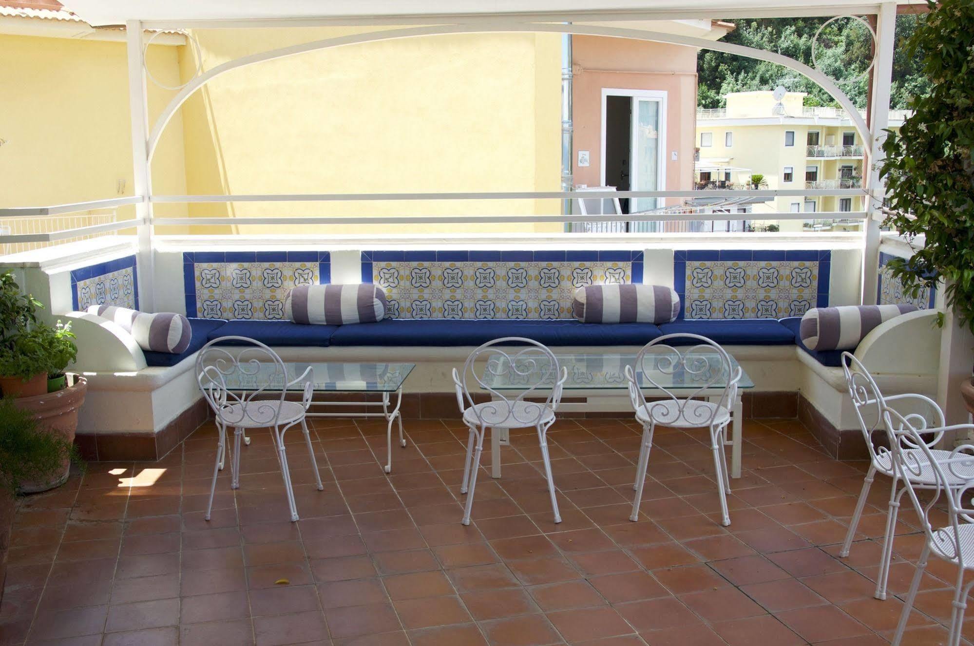 Hotel Tirrenia Sorrento Eksteriør billede