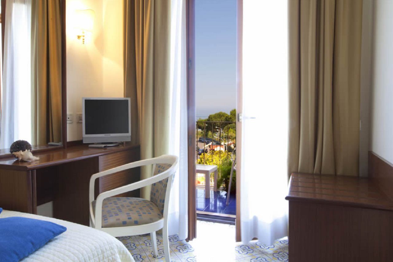 Hotel Tirrenia Sorrento Eksteriør billede